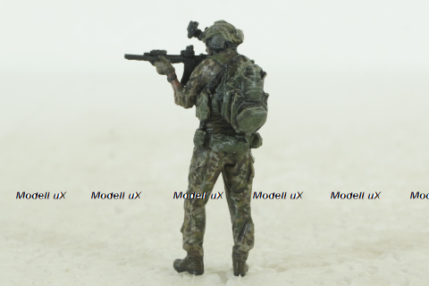 Фигурка Солдат ЗСУ с авоматом и прибором ночного видения, Vilen Model 1:43