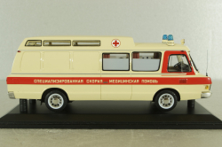 Зил-118КА Специализированная Скорая Помощь (с полным интерьером), 111903, DiP Models 1:43