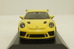 Porsche 911 (991 II) GT2 RS with silver rims 2018 yellow, 413067050, Minichamps 1:43
