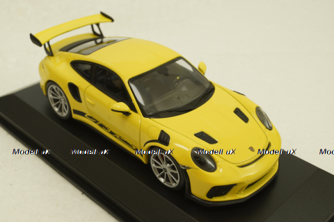 Porsche 911 (991 II) GT2 RS with silver rims 2018 yellow, 413067050, Minichamps 1:43