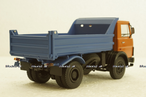 Маз-5551 самосвал 1988г оранжевый/синий, АвтоИстория 1:43