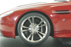 Aston Martin V12 Vantage, 2-010, red, 70208, AutoArt 1:18