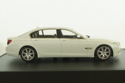 BMW 750Li (F02) 2009, white, 80420445201, Minichamps 1:43