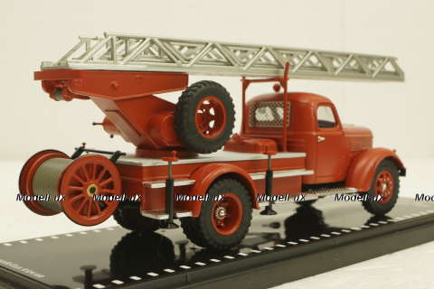 Зис-150 Пожарная, из к/ф "Малыш и Карлсон который живет на крыше" СССР, 1971г., TruckTyr 1:43