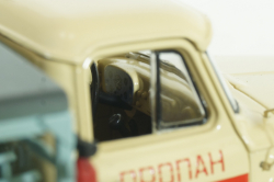Газ-52 Автомобиль для транспортировки баллонов со сжиженным газом СТБ1-52 1973 г., 105242, DiP Models 1:43