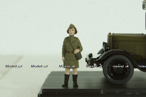Зис-8 медицинский, с фигуркой санитарки, Miniclassic 1:43