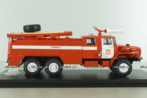 АЦ-7,5-40 пожарная автоцистерна на шасси Урал-4320 с бел. полосами, SSM1229, SSM 1:43