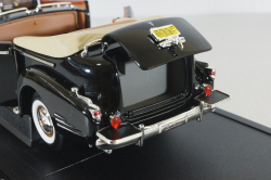 Cadillac V-16 Presidential Limousine 1938, black, 24028, Signature Models 1:24