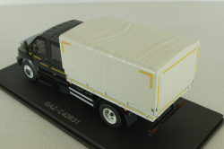 Газон NEXT C42R31 бортовой с тентом черный/серый Н231, Наш Автопром 1:43