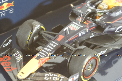 Oracle Red Bull Racing RB18, with pilot Max Verstappen, Winner Mexican GP 2022, 417222001, Minichamps 1:43