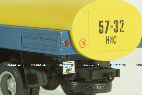 ПМ-130Б Зил-130 , поливомоечный, KV Мастерская 1:43