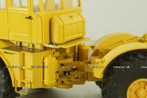 К-701 Кировец, трактор 1971, желтый Minigrad 1:43