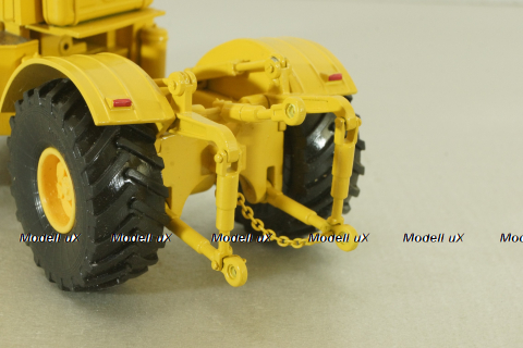 К-701 Кировец, трактор 1971, желтый Minigrad 1:43