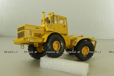 К-701 Кировец, трактор 1971, желтый Minigrad 1:43