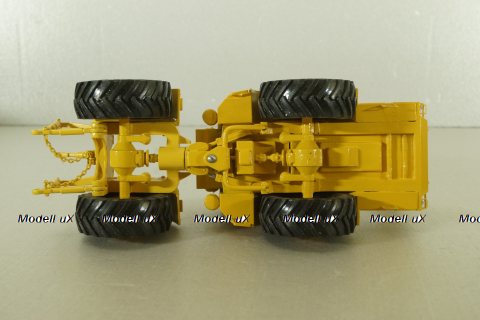 К-701 Кировец, трактор 1971, желтый Minigrad 1:43