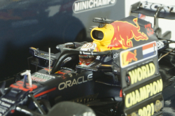 Red Bull Racing Honda RB16B - Max Verstappen – Winner Abu Dhabi GP 2021 W/Pitboard – WC 2021, 410212333, Minichamps 1:43