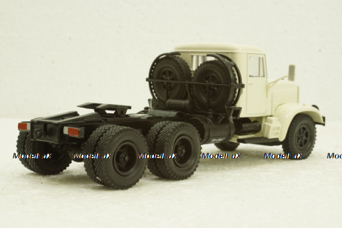 Краз-251Б1 тягач 1988 белый, Н778, Наш Автопром 1:43