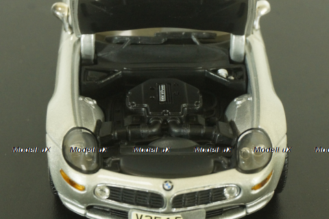 Bmw Z8 (E52) 1999 James Bond World is Not Enough 007, silver, 80420007666, Minichamps 1:43