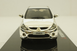 Mitsubishi Grandis, Chrome, SunStar 1:43