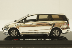 Mitsubishi Grandis, Chrome, SunStar 1:43