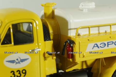 ГАЗ МЗ-51М Аэрофлот маслозаправщик, 1968г.,желтый, 105114, DiP Models 1:43
