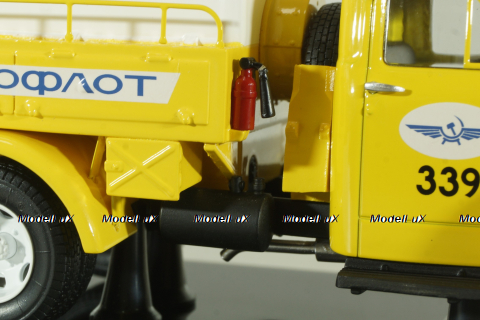 ГАЗ МЗ-51М Аэрофлот маслозаправщик, 1968г.,желтый, 105114, DiP Models 1:43