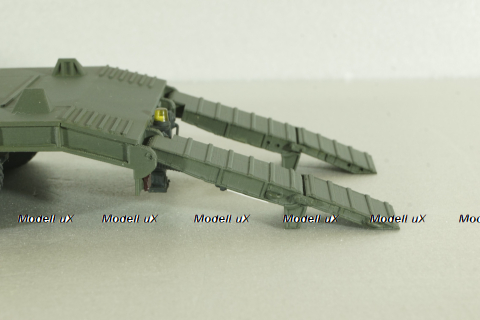 КВСЗ-5001.000 3-х осный п/прицеп-тяжеловоз, зеленый