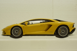 Lamborghini Aventador S 2017 pearl yellow, 79132, AutoArt 1:18