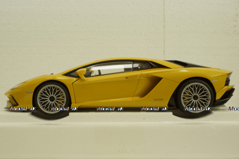 Lamborghini Aventador S 2017 pearl yellow, 79132, AutoArt 1:18