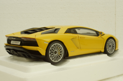 Lamborghini Aventador S 2017 pearl yellow, 79132, AutoArt 1:18