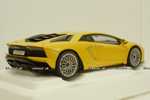 Lamborghini Aventador S 2017 pearl yellow, 79132, AutoArt 1:18