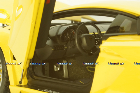 Lamborghini Aventador S 2017 pearl yellow, 79132, AutoArt 1:18