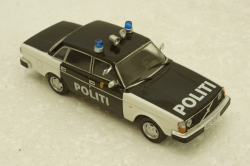 Volvo 244 Полиция Норвегии. Полицейские машины мира №73 Deagostini, 1:43