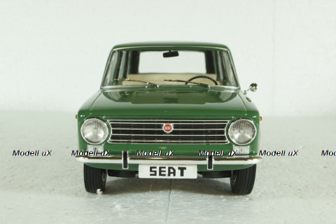 Seat 124 Familiare, Green 1968, T9-1800226, Triple9 1:18