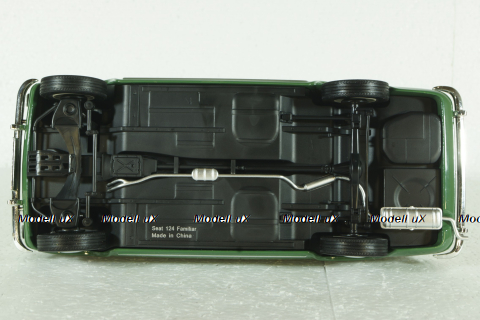 Seat 124 Familiare, Green 1968, T9-1800226, Triple9 1:18