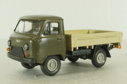 Уаз-3303 бортовой, хаки/бежевый, Русская миниатюра 1:43