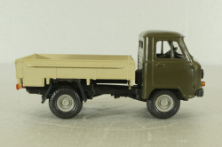 Уаз-3303 бортовой, хаки/бежевый, Русская миниатюра 1:43