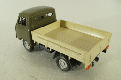 Уаз-3303 бортовой, хаки/бежевый, Русская миниатюра 1:43