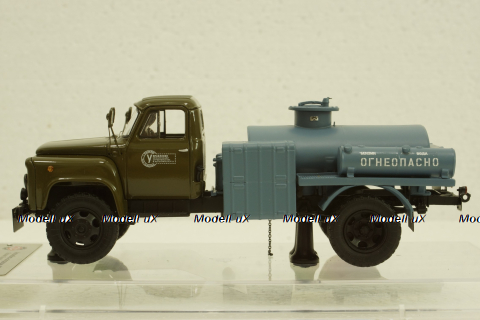 Газ-52 МЗ-3607 Автомобиль-заправщик г. Великие Луки, Агропромстрой 1979 г.,105227, DiP Models, 1:43