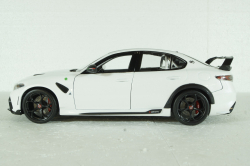 Alfa Romeo Giulia GTAm 2020 trophy white, Bburago 1:18