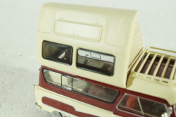 Bedford CA Caravan creme/darkred, Hachette 1:43