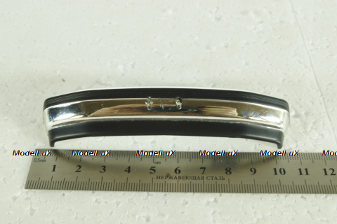 Бампер передний на Ford 1:18