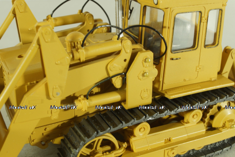 ТО-10А погрузчик на базе Т-130, трактор желтый, Трэкс 1:43