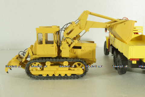 ТО-10А погрузчик на базе Т-130, трактор желтый, Трэкс 1:43