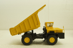 Белаз-7526 карьерный самосвал, желтый, Н006 Наш Автопром 1:43