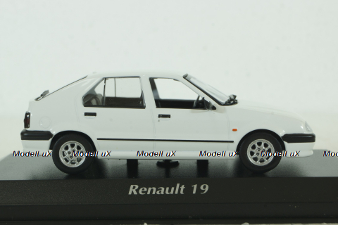 Renault 19 1995 white, 940113700, Maxichamps  1:43 Уценка!