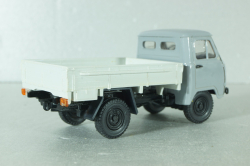 Уаз-3303 бортовой, серый/белый, Русская миниатюра 1:43