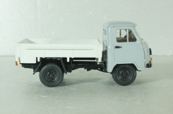Уаз-3303 бортовой, серый/белый, Русская миниатюра 1:43