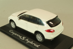 Porsche Cayenne S hybrid, white, Minichamps 1:43