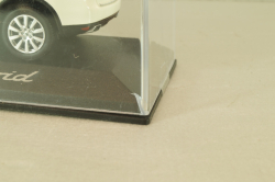 Porsche Cayenne S hybrid, white, Minichamps 1:43